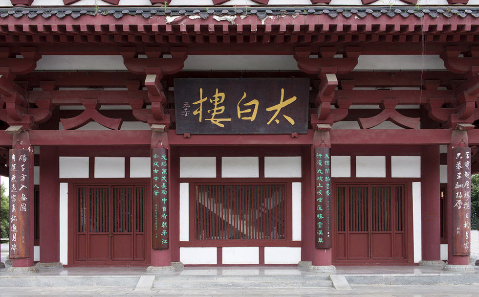 绵阳市红木牌匾定制：寺庙宗祠,园林景观,创意招牌,抱柱对联